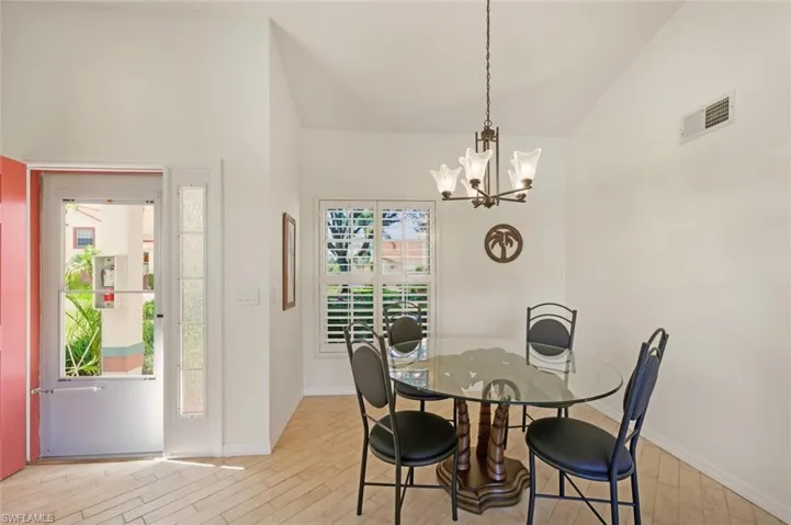 636 Windsor Sq # 102, Naples, Florida 34104