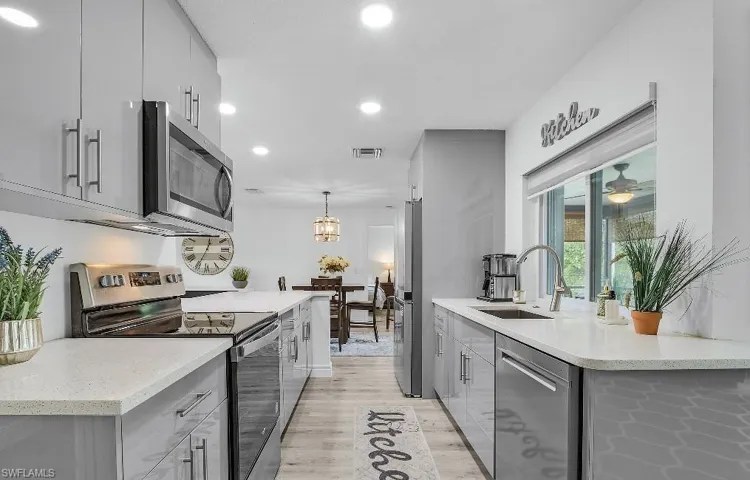 Kitchen featuring gray cabinets, stainless steel appliances, light wood-style flooring, recessed lighting, and modern cabinets