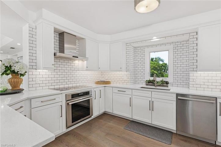Pristine kitchen w/ Thermador appliances
