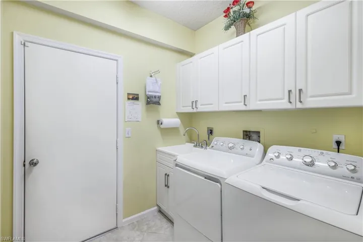 6730  Harwich  CT, Naples, FL 34104