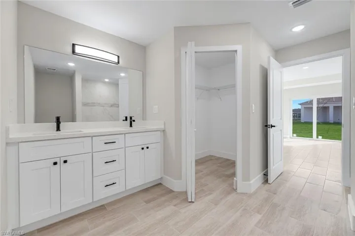 owner's ensuite bath/bano principal