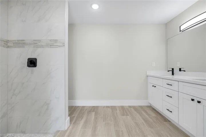 owner's ensuite bath/bano principal