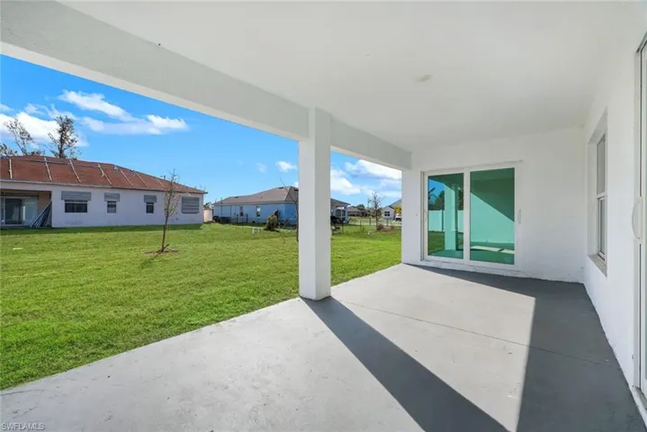 large lanai with views of the yard/lanai grande con vistas al jardin