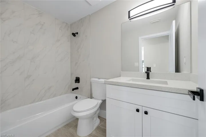 third guest bathroom/tercer bano de invitados
