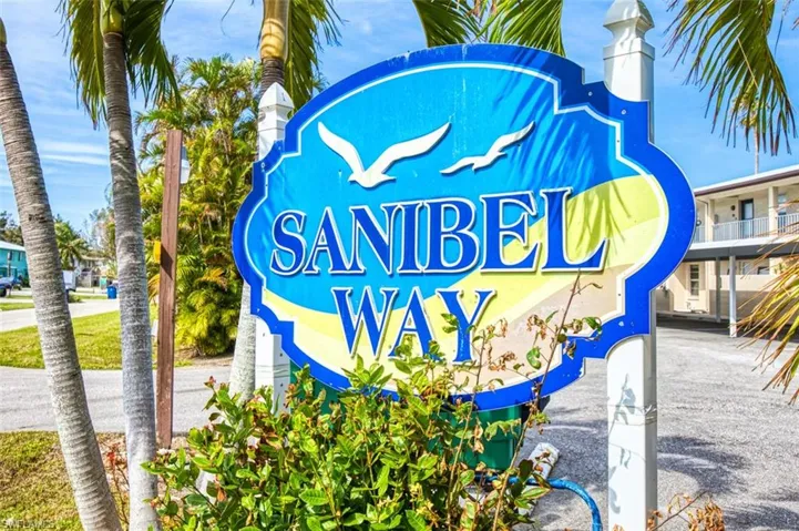Close to Restarants, Target, Walmart, University, Beaches, Banks, Ace Hardware