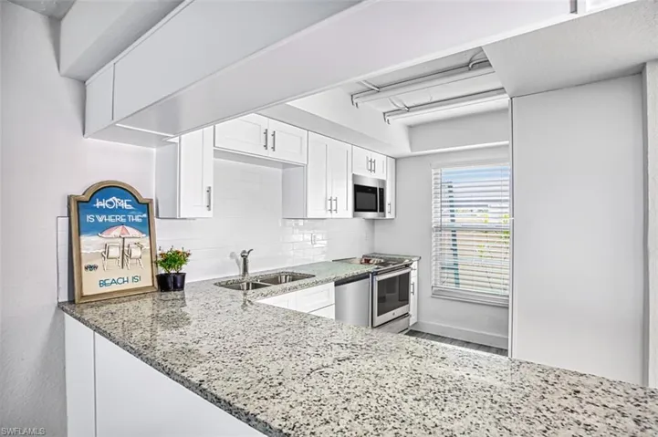Granite counters & tray ceiling. All new stainless steel appliances.