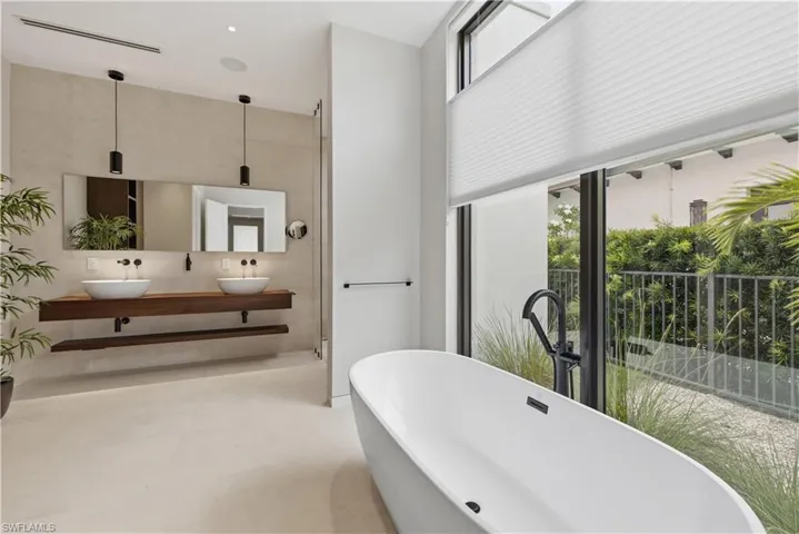 590 6th Ave N, Naples, Florida 34102