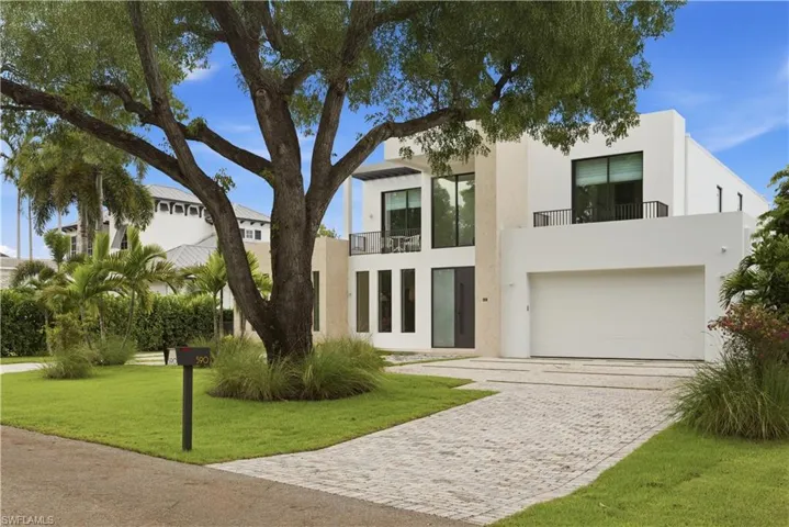 590 6th Ave N, Naples, Florida 34102