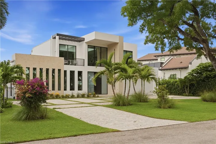 590 6th Ave N, Naples, Florida 34102