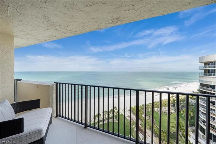 10951  Gulf Shore  DR, Naples, FL 34108