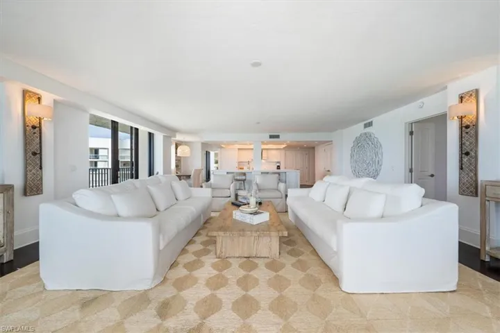 Custom made extra long sofas for your enjoyment