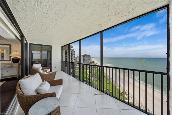 10951  Gulf Shore  DR, Naples, FL 34108