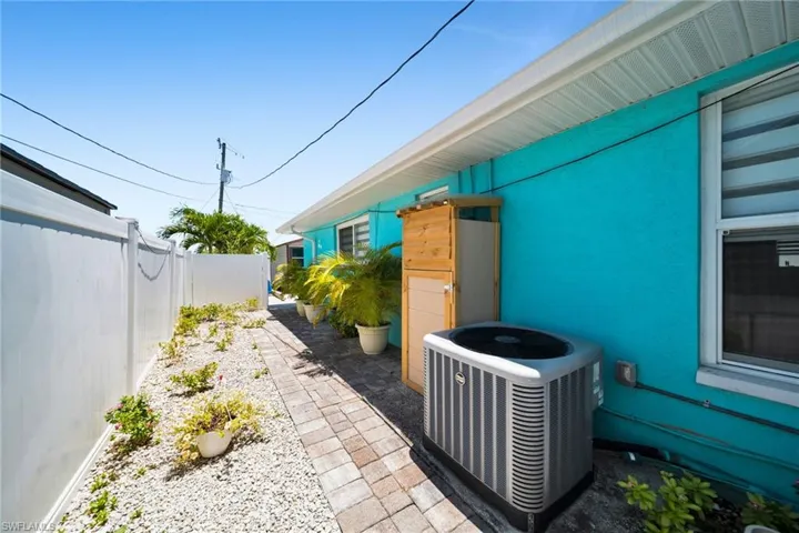 3221 Sw 11th Pl, Cape Coral, Florida 33914