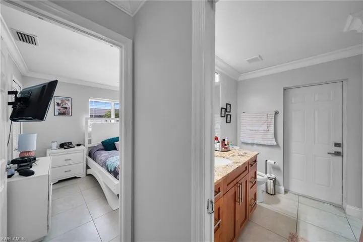 3221 Sw 11th Pl, Cape Coral, Florida 33914