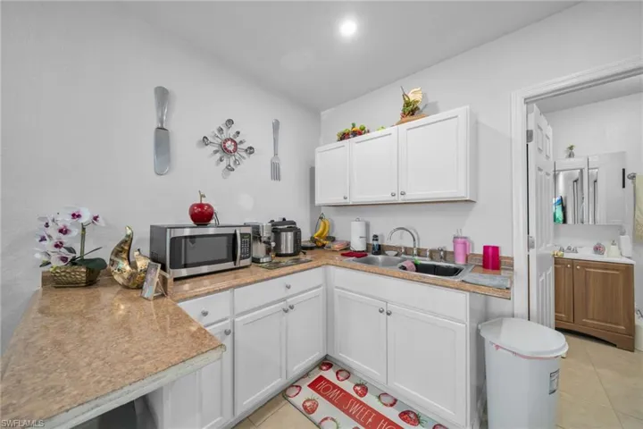 3221 Sw 11th Pl, Cape Coral, Florida 33914