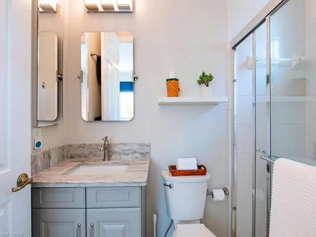 Ensuite bath for bedroom 2