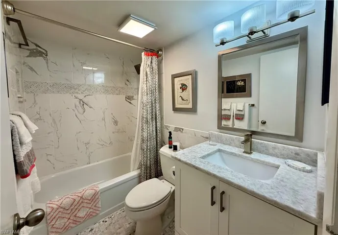 1900  Alamanda  DR, Naples, FL 34102