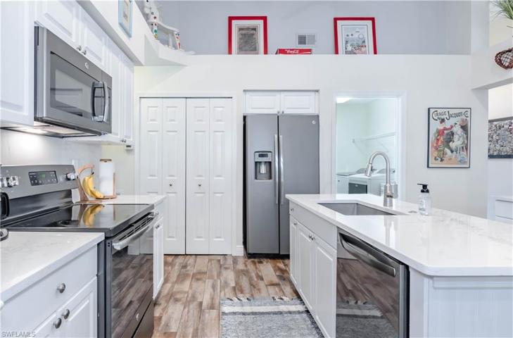 7653  Citrus Hill  LN, Naples, FL 34109