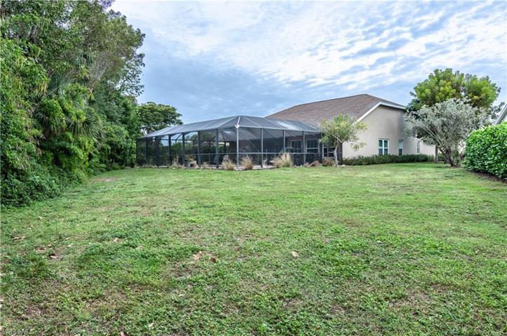 7653  Citrus Hill  LN, Naples, FL 34109