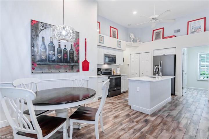 7653  Citrus Hill  LN, Naples, FL 34109