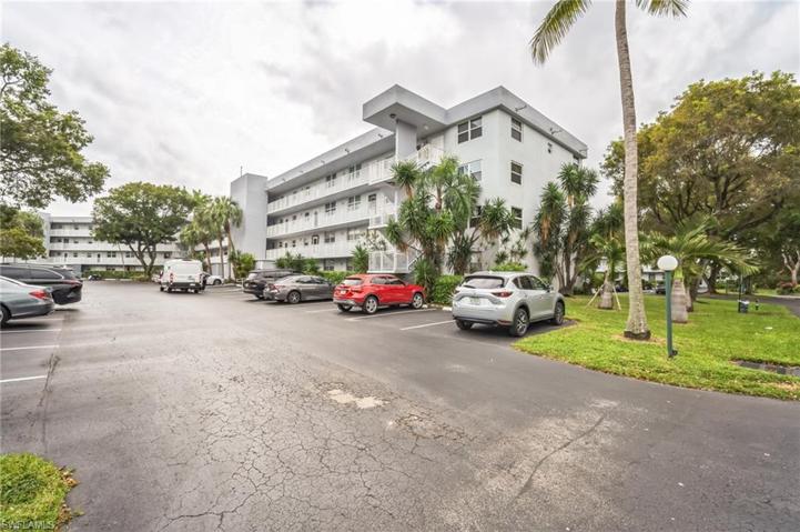 116  Royal Park  DR, Oakland Park, FL 33309