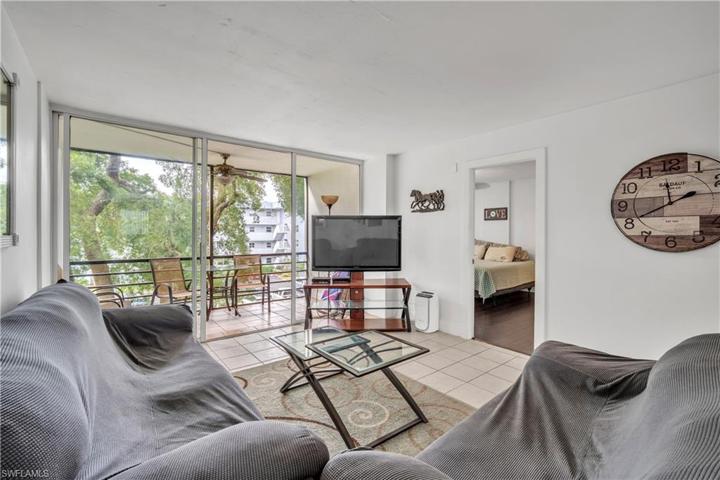 116  Royal Park  DR, Oakland Park, FL 33309