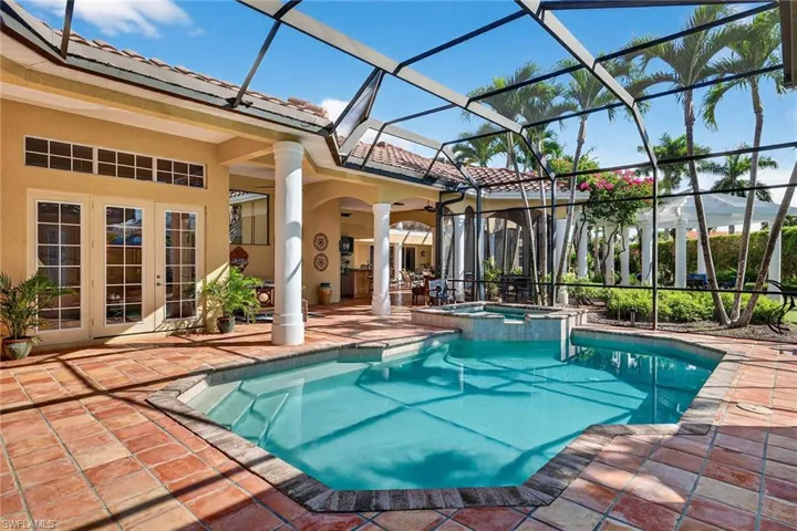 556 Eagle Creek Dr, Naples, Florida 34113