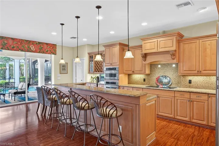 556 Eagle Creek Dr, Naples, Florida 34113