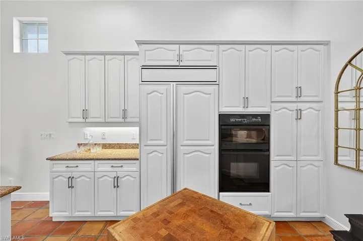 556 Eagle Creek Dr, Naples, Florida 34113
