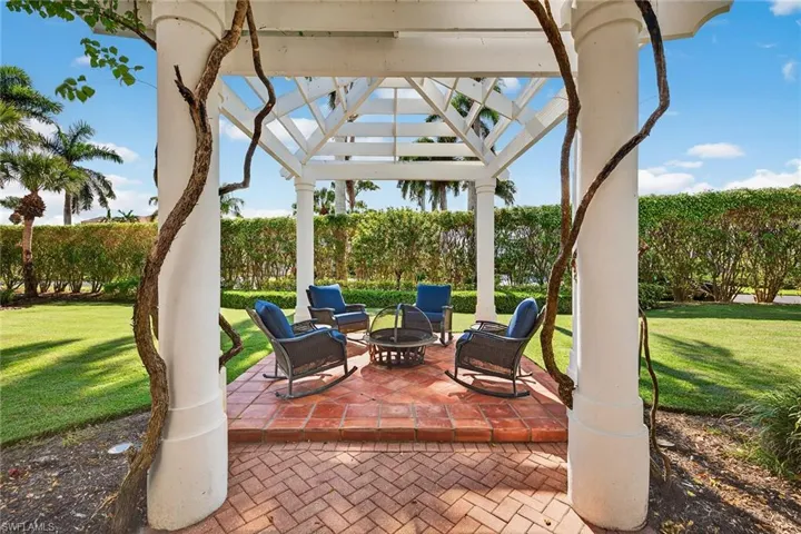 556 Eagle Creek Dr, Naples, Florida 34113