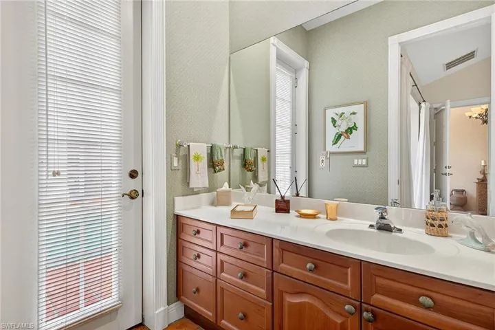 556 Eagle Creek Dr, Naples, Florida 34113