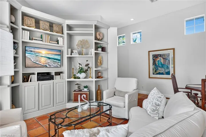 556 Eagle Creek Dr, Naples, Florida 34113