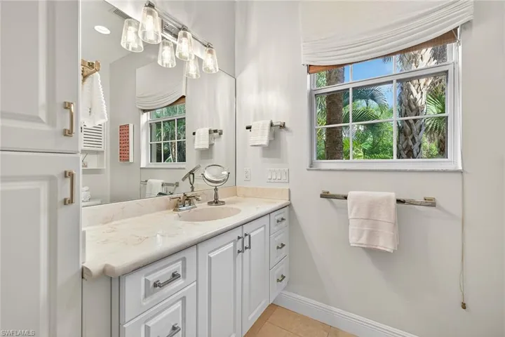 556 Eagle Creek Dr, Naples, Florida 34113