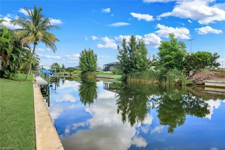 2627 17th Pl, Cape Coral, Florida 33914