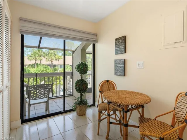 1806 Kings Lake Blvd # 4, Naples Fl 34112