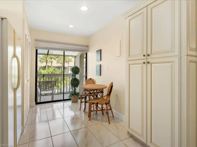 1806 Kings Lake Blvd # 4, Naples Fl 34112