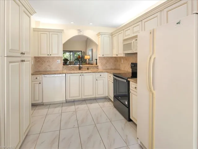 1806 Kings Lake Blvd # 4, Naples Fl 34112