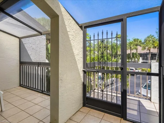 1806 Kings Lake Blvd # 4, Naples Fl 34112