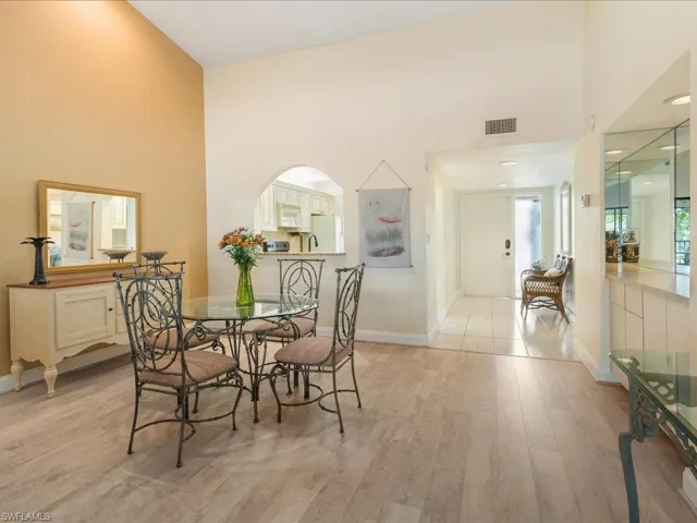 1806 Kings Lake Blvd # 4, Naples Fl 34112