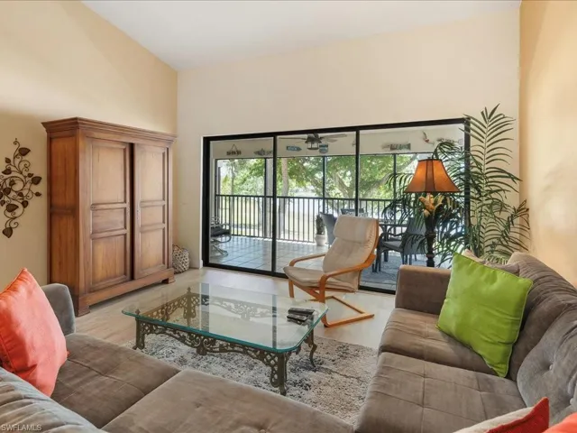 1806 Kings Lake Blvd # 4, Naples Fl 34112