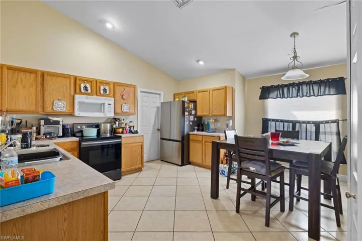 409 NE 25th  TER, Cape Coral, FL 33909