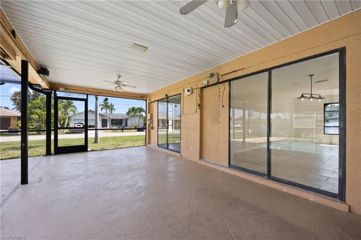sunroom/lanai w/ ceiling fan