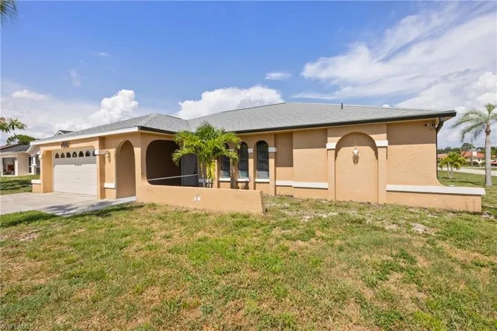 View of front of property, corner lot