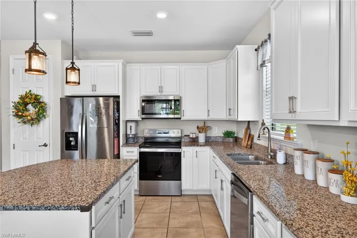 3721 E Hampton Cir, Alva, Florida 33920