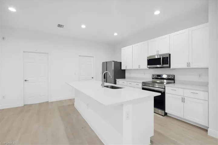 9029 E CASTLE  CIR, Labelle, FL 33935
