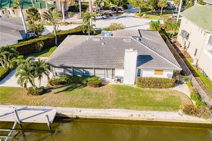 128  Heron  AVE, NAPLES, FL 34108