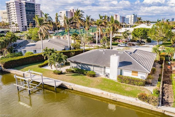 128  Heron  AVE, NAPLES, FL 34108