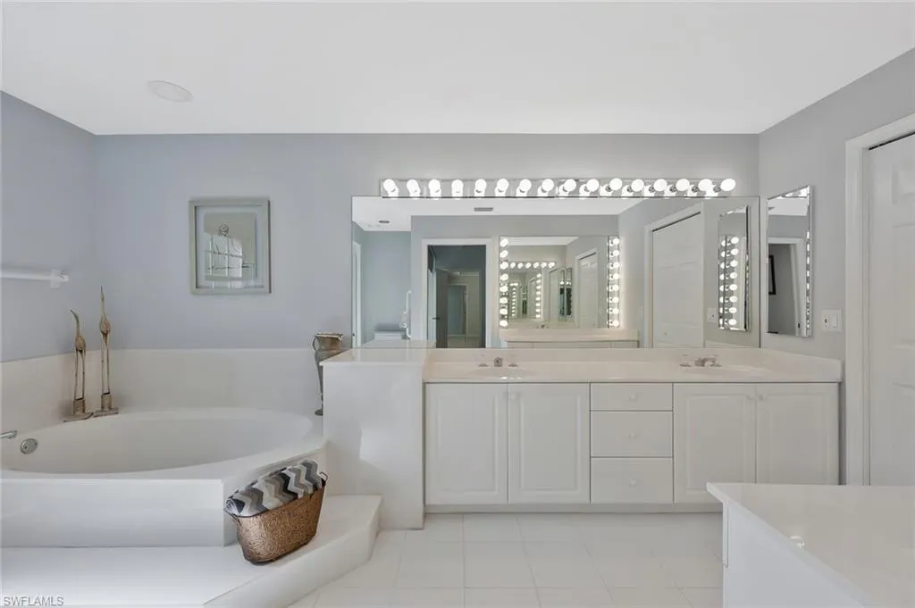 180 Via Perignon, Naples, FL 34119,225061720