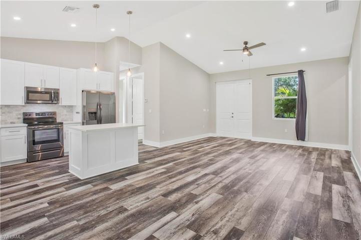 2827  Desoto S BLVD, Naples, FL 34117