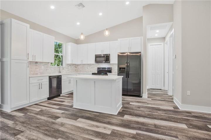 2827  Desoto S BLVD, Naples, FL 34117
